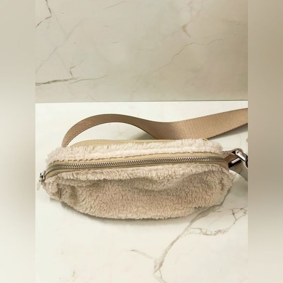 LULULEMON Everywhere Fleece Belt Bag - Picture 7 of 13
